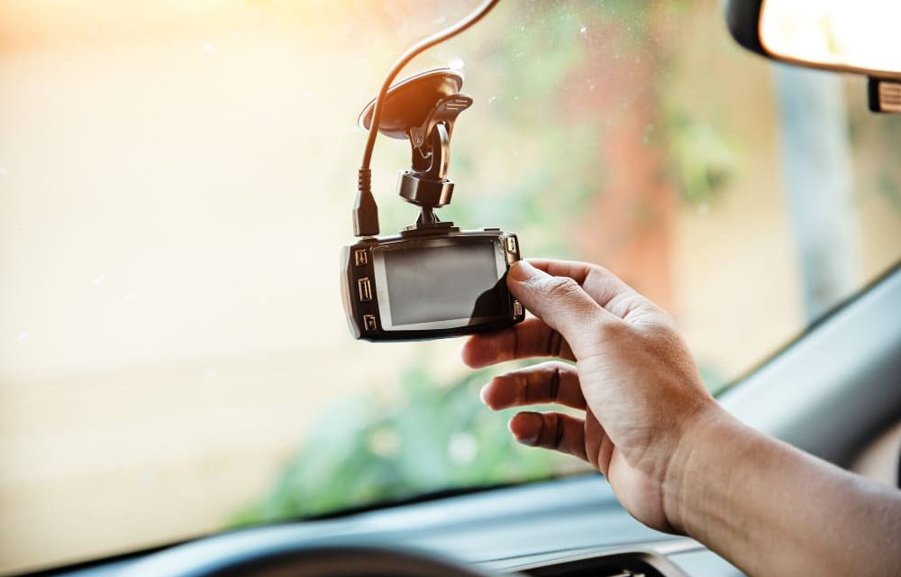 Ensure a smooth & secure car drive with the 5 best dash cams of 2021